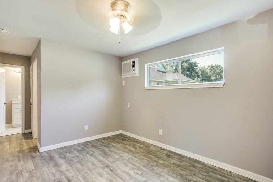 More Photos Of 4914 Kashmere St, Houston Apartments For Sale