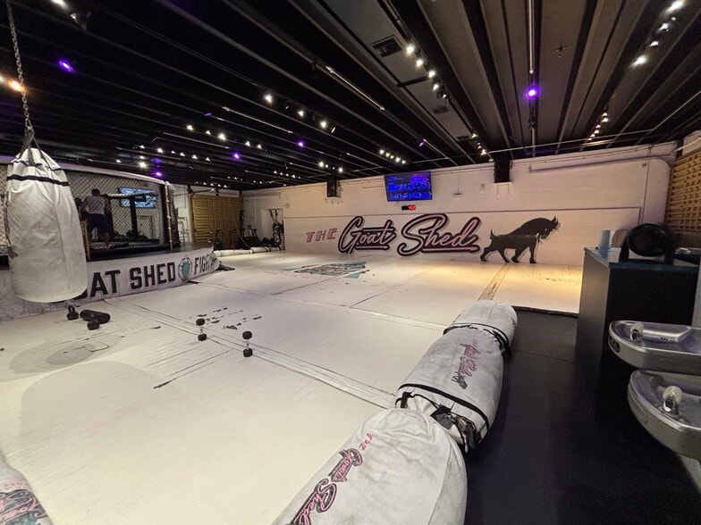 More Photos Of 144 NW 36th St, Miami Light Distribution For Lease