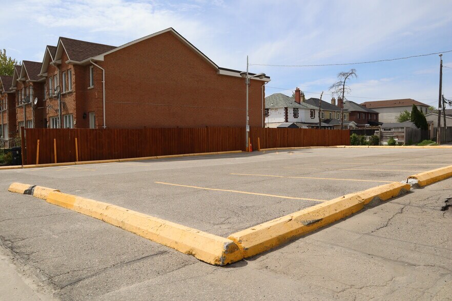 More Photos Of 2120 Eglinton Ave W, Toronto Office For Lease