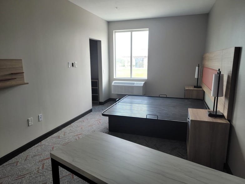 More Photos Of 101 Grapefruit Blvd, Mission Hotel For Sale