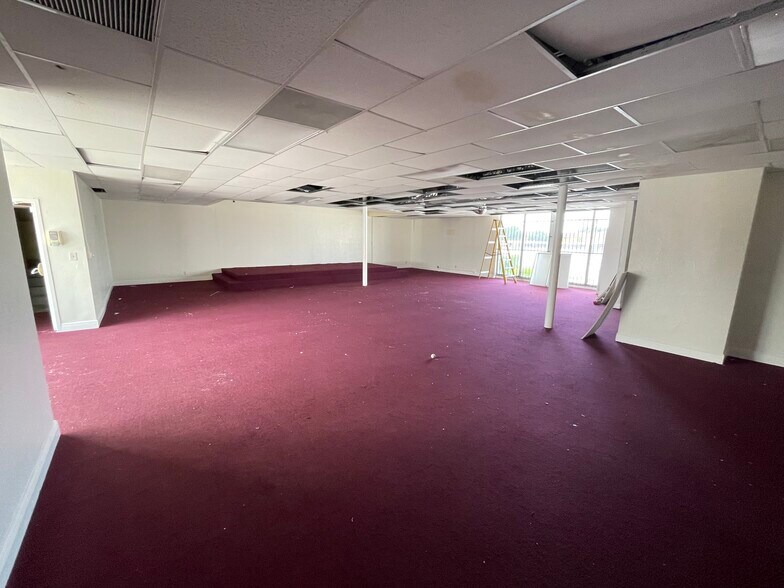 More Photos Of 2150 NW 21st St, Miami Office For Lease