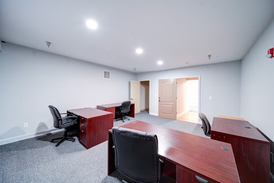 More Photos Of 135 E Main St, Rock Hill General Retail For Lease