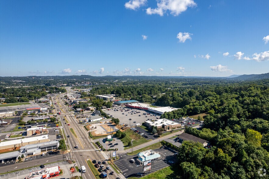 More Photos Of 4005 Fountain Valley Dr, Knoxville Medical For Lease
