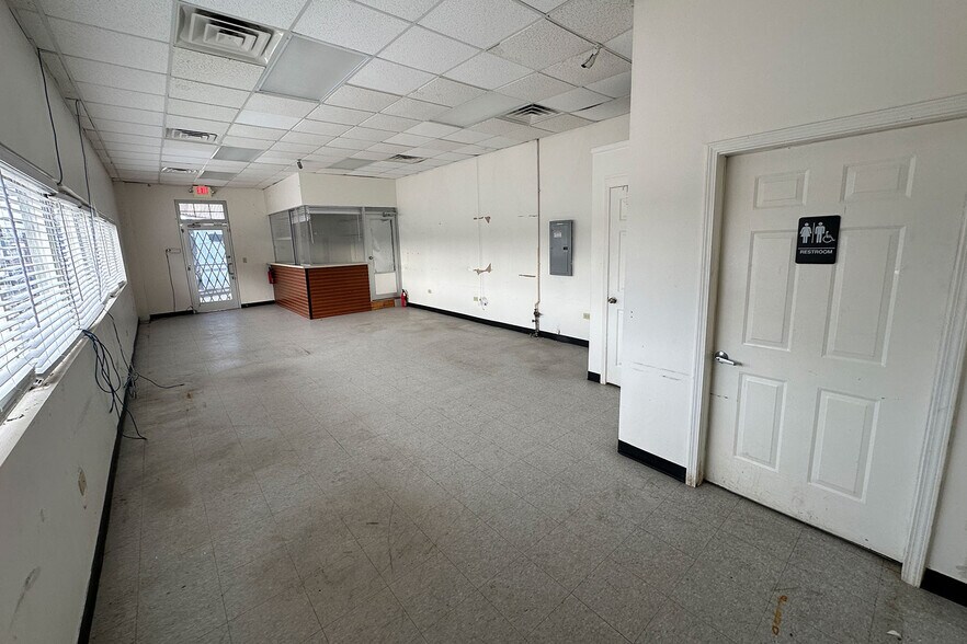 More Photos Of 4845 Memorial Dr, Stone Mountain Office For Lease