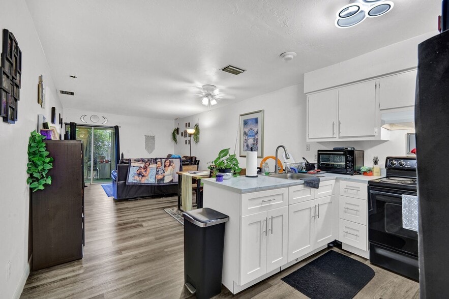 More Photos Of 225 Cape Coral Pky E, Cape Coral Apartments For Sale
