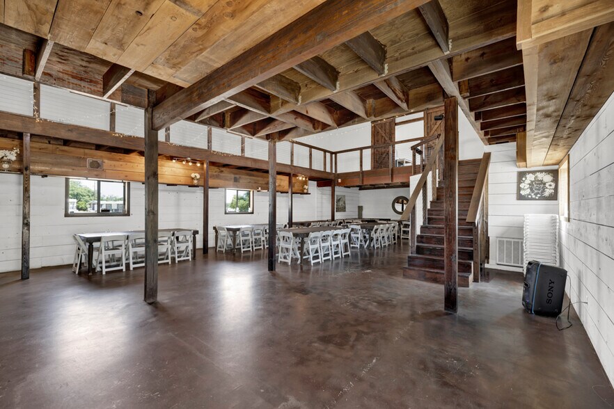 More Photos Of 7250 Fm 306, New Braunfels Freestanding For Sale