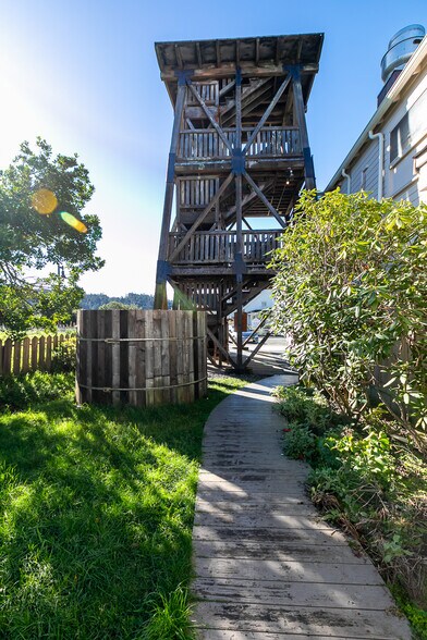 More Photos Of 45040 Main St, Mendocino Restaurant For Sale