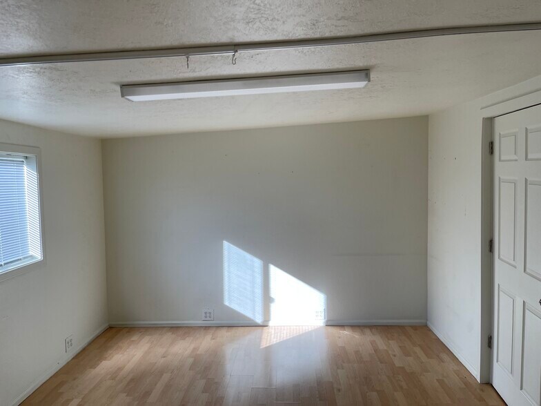 More Photos Of 1715 N Oregon St, Ontario Office For Lease