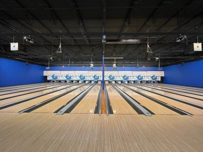 More Photos Of 101 Franks Rd, Marengo Bowling Alley For Lease
