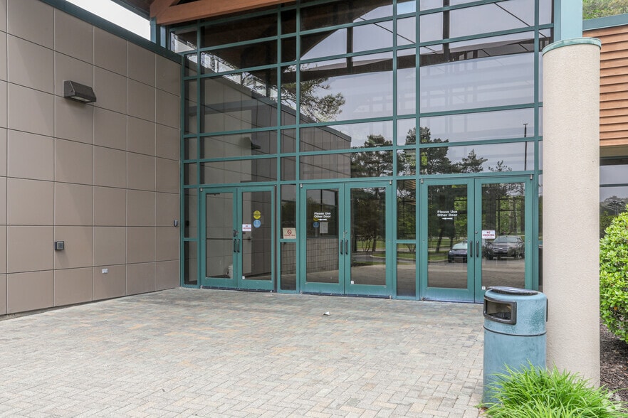 More Photos Of 5000 Hakes Dr, Muskegon Office For Lease
