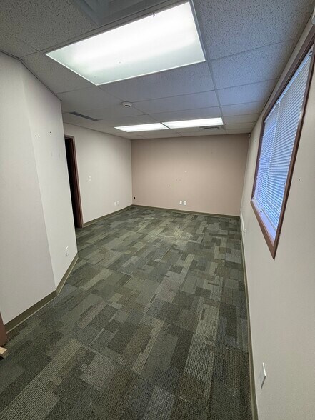 More Photos Of 7010 Parkway Rd, Greely Flex For Sale