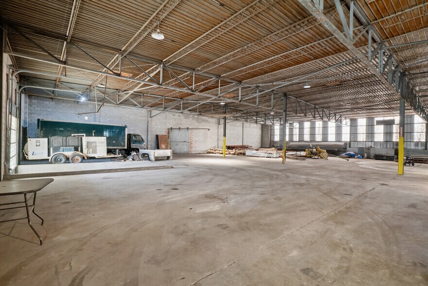 More Photos Of 4000 Memorial Blvd, Springfield Freestanding For Sale