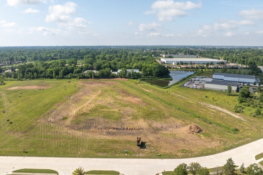More Photos Of 30300 Commerce Blvd, Chesterfield Distribution For Lease