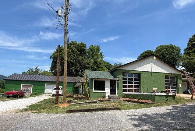 More Photos Of 68 Circle Dr, Marion Light Manufacturing For Sale