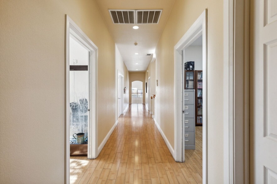 More Photos Of 3202 N Shiloh Rd, Garland Office For Sale