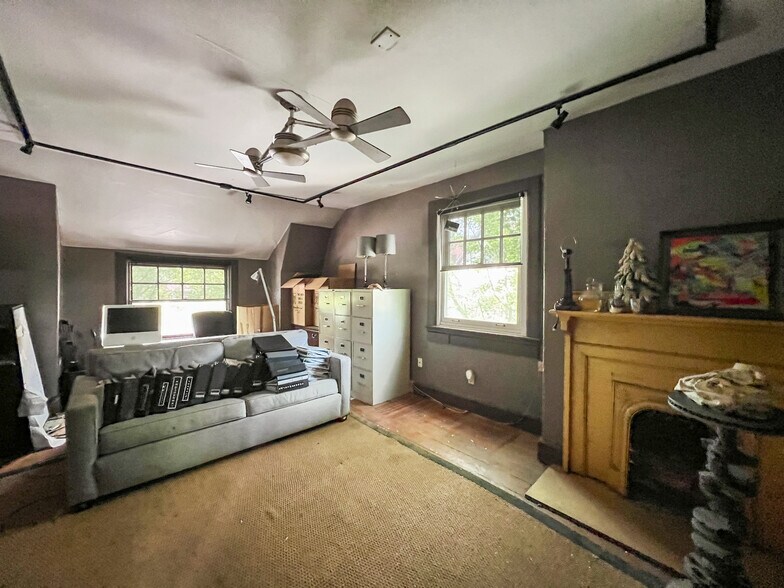 More Photos Of 1 Swan St, Asheville Freestanding For Sale