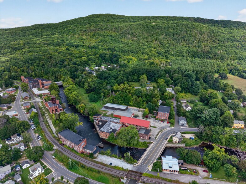 More Photos Of 420 Park St, Housatonic Flex For Sale