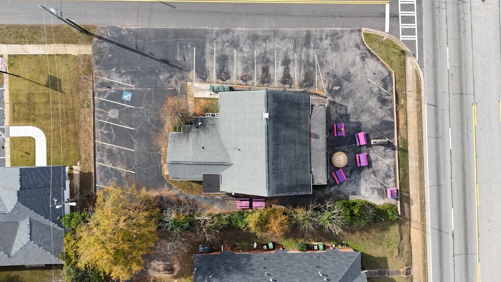 More Photos Of 732 W Taylor St, Griffin General Retail For Sale