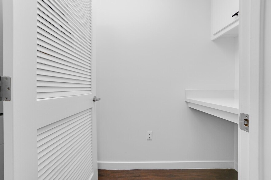 More Photos Of 525 Santa Monica Blvd, Santa Monica Apartments For Sale