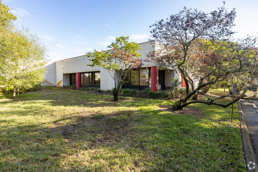 More Photos Of 1211 Tech Blvd, Tampa Manufacturing For Lease