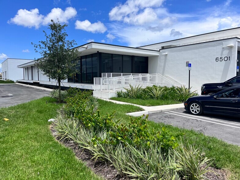 More Photos Of 6501 NW 37th Ave, Miami Warehouse For Lease