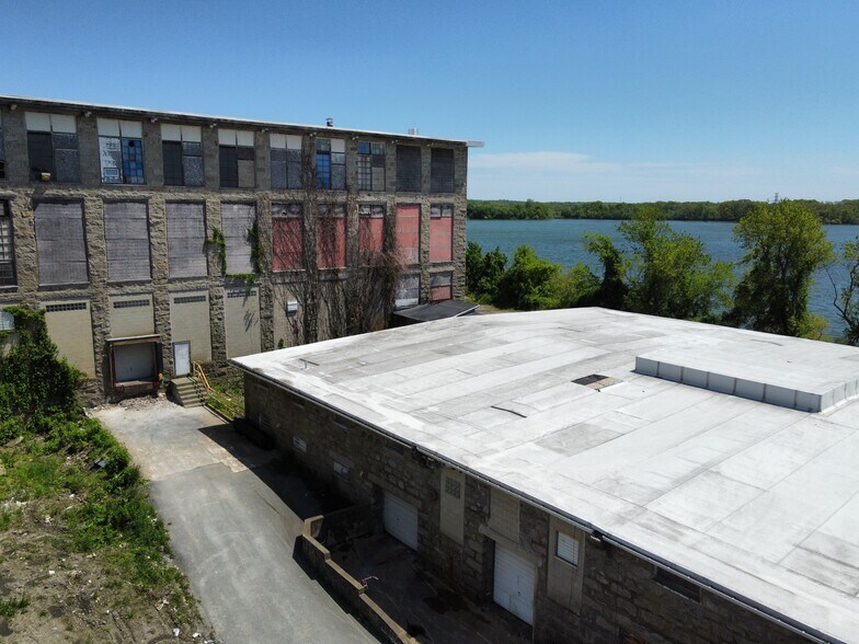 More Photos Of 109 Howe St, Fall River Warehouse For Lease