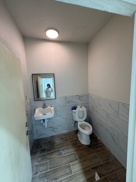 More Photos Of 19805 Shady Ln, San Antonio General Retail For Lease