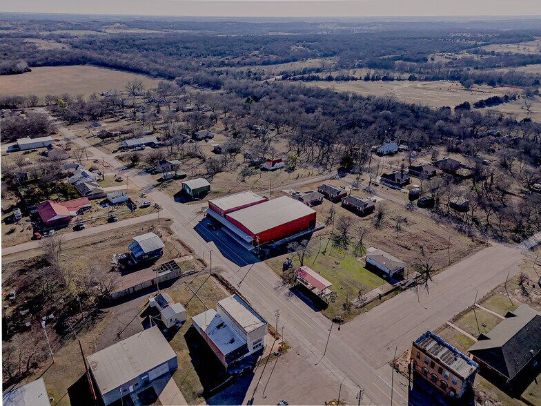 More Photos Of 103 N. Clarady, Wanette Industrial For Sale