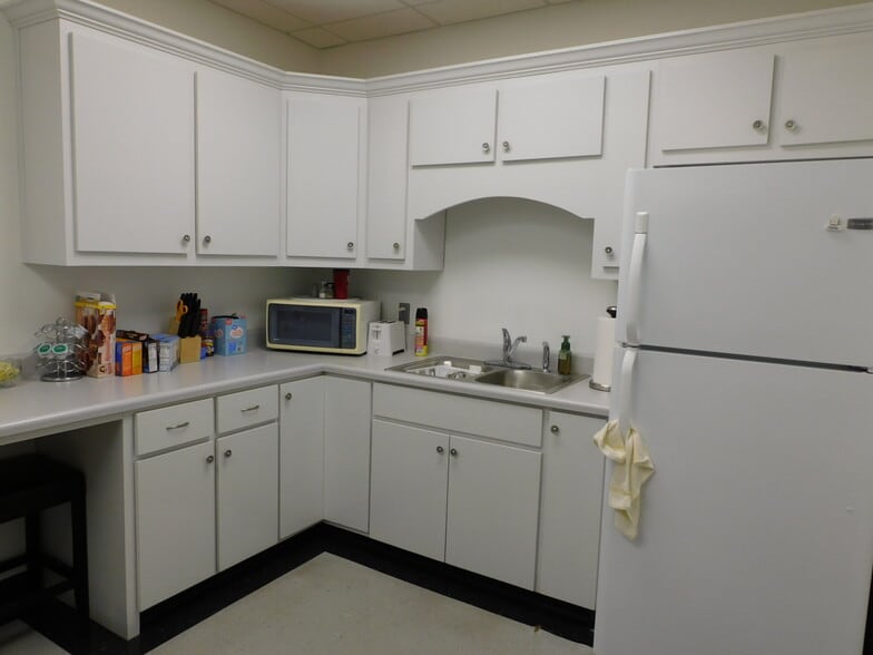 More Photos Of 7950 US-31 Hwy, Calera Office For Sale