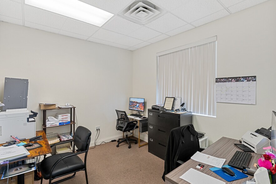 More Photos Of 2675 S Jones Blvd, Las Vegas Office For Lease