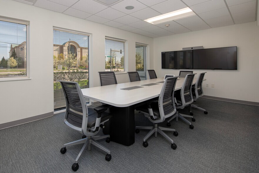 More Photos Of 25209-25249 Country Club Blvd, North Olmsted Unknown For Lease