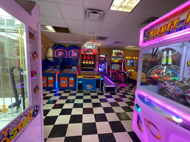 More Photos Of 2087 Main St, Tewksbury Freestanding For Sale