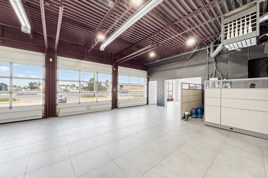 More Photos Of 1502 Speers Rd, Oakville Auto Repair For Lease