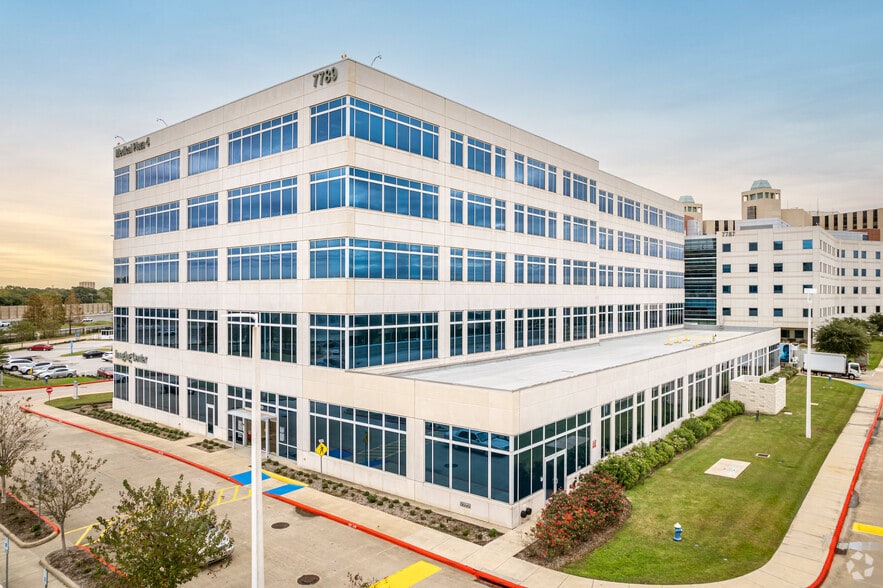 More Photos Of 7737 Southwest Fwy, Houston Unknown For Lease