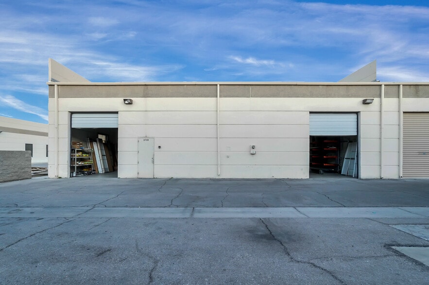 More Photos Of 3748 Civic Center Dr, North Las Vegas Light Manufacturing For Sale