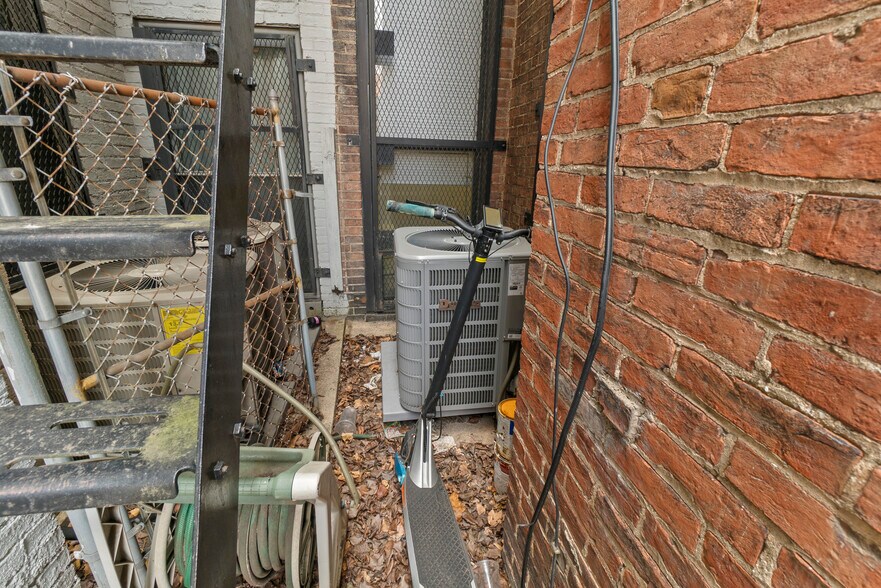 More Photos Of 28 E 25th St, Baltimore Storefront Retail Residential For Sale