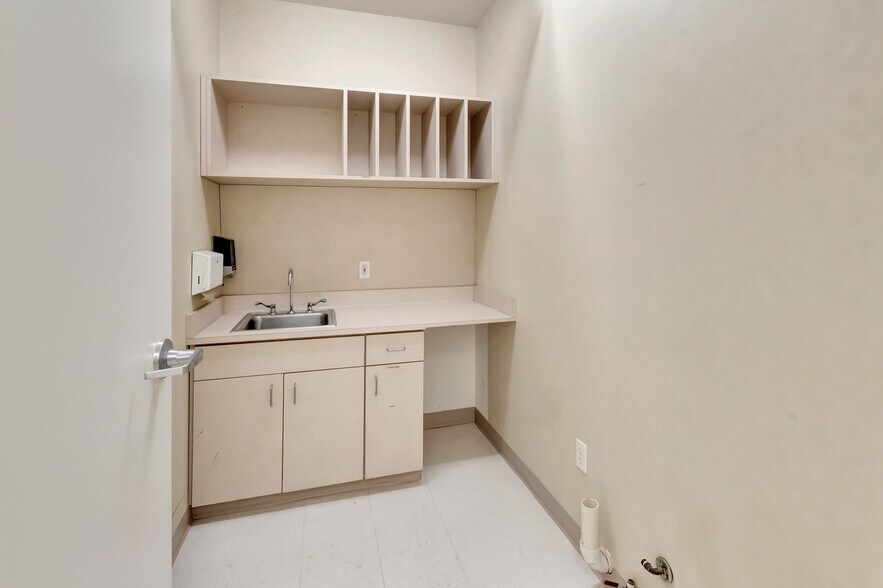 More Photos Of 8410 FM 236, Victoria Medical For Sale