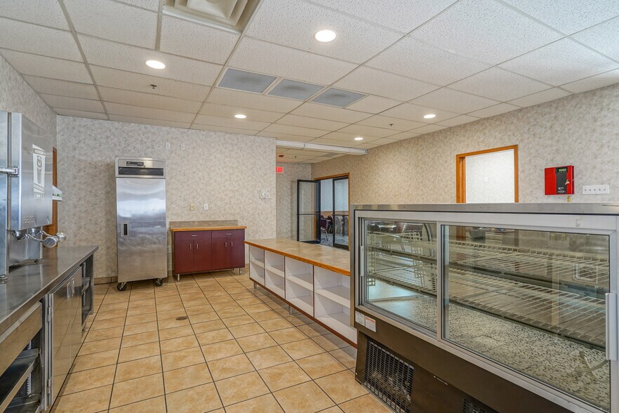 More Photos Of 3450 Gateway Dr, Grand Forks Restaurant For Lease
