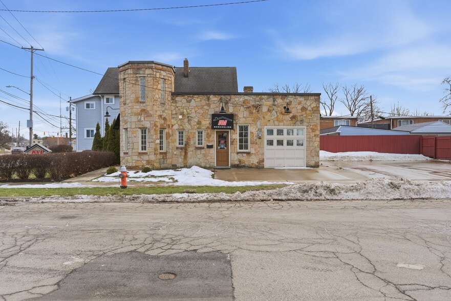 More Photos Of 2860 Noble Rd, Cleveland Office For Sale