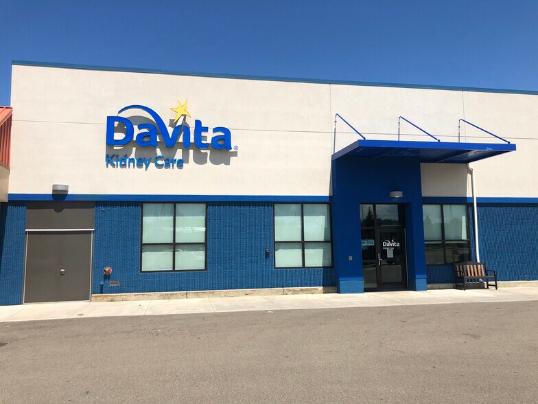 More Photos Of 3956 Vineyard Dr, Dunkirk Freestanding For Lease