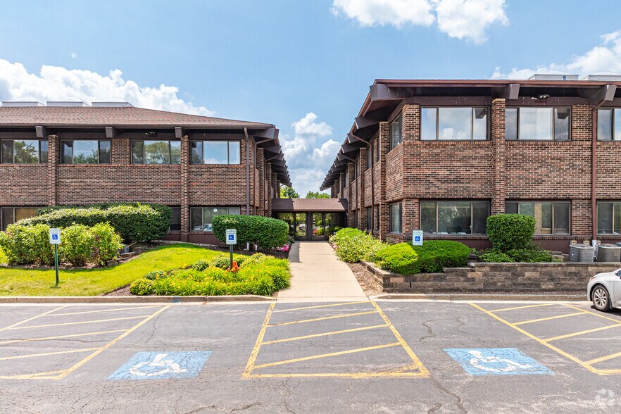 More Photos Of 1300 Iroquois Ave, Naperville Office For Lease