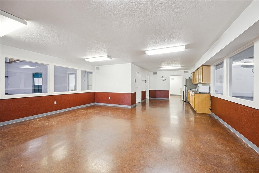 More Photos Of 920 Front St, Columbus Warehouse For Sale