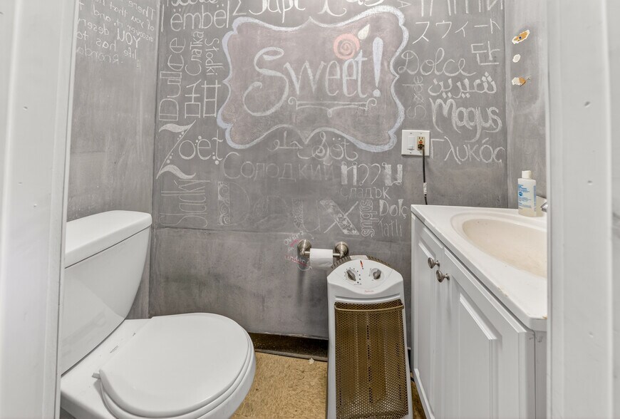 More Photos Of 719 Ridge Rd, Sellersville Flex For Sale