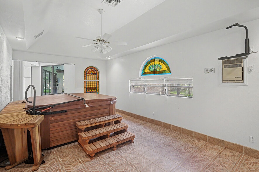 More Photos Of 2160 Laurence Dr, Clearwater Office For Sale