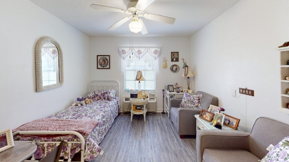 More Photos Of 12 E Grove Ave, Lake Wales Assisted Living For Sale