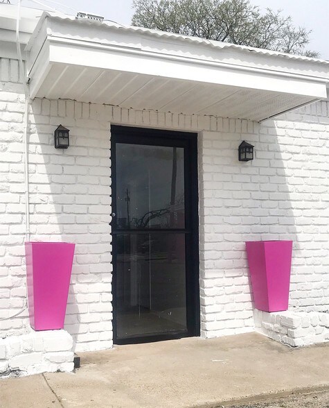 More Photos Of 2408-2410 Montgomery St, Fort Worth Loft Creative Space For Lease