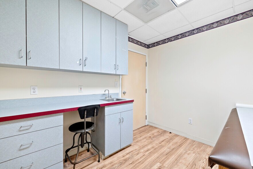 More Photos Of 3715 Main St, Bridgeport Medical For Sale