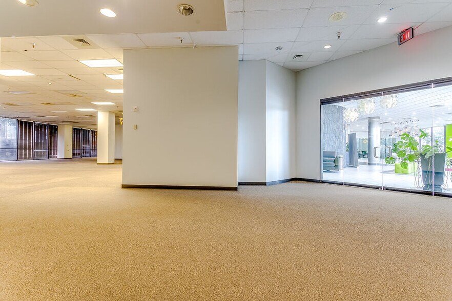 More Photos Of 2350 Valley View Ln, Dallas Loft Creative Space For Lease