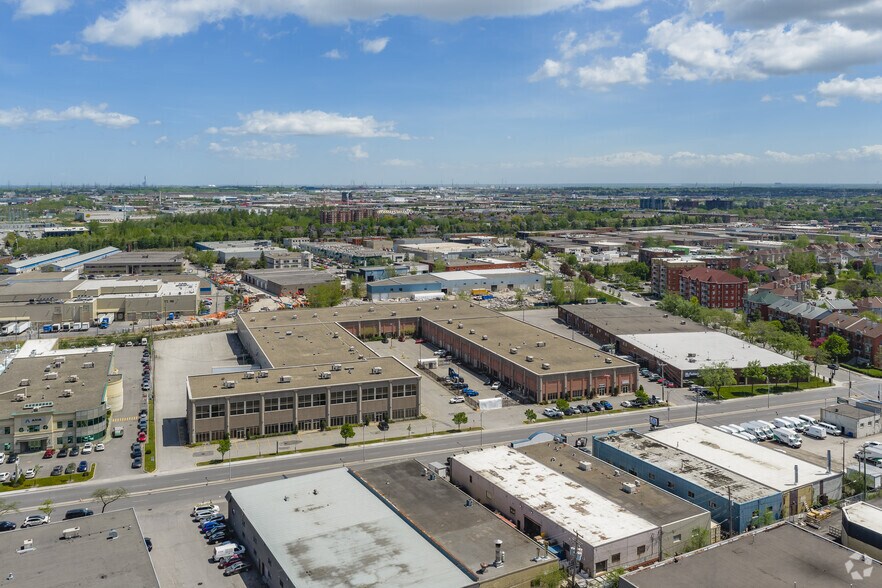 More Photos Of 9175-9225 Boul Langelier, Montréal Warehouse For Lease