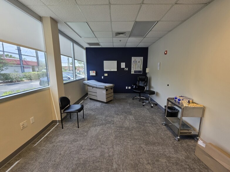 More Photos Of 2100 Aloma Ave, Winter Park Medical For Lease